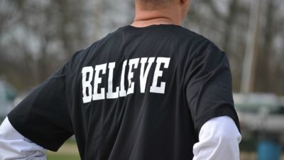 T-shirt that prints "believe"