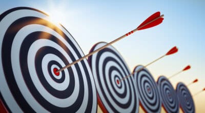 arrows hit bullseye on target